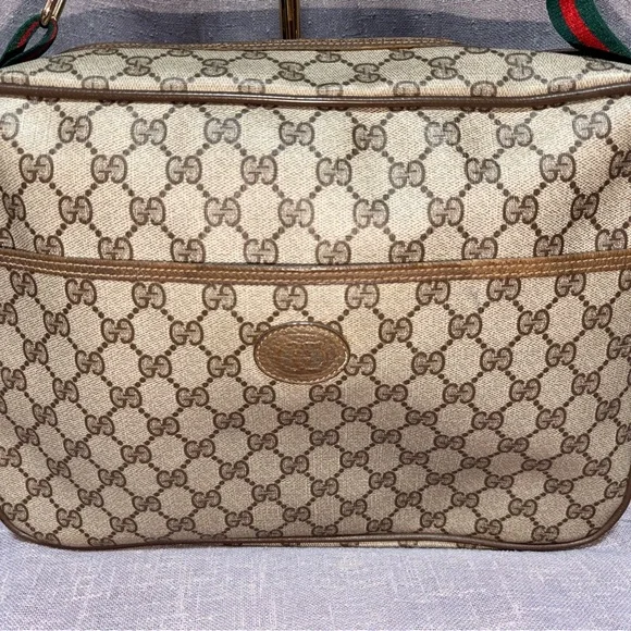 Gucci Beige GG Supreme Shoulder Bag with Green-Red Web Strap - Picture 2 of 12